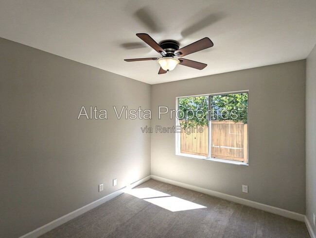 Building Photo - 1204 Rocky Point Way
