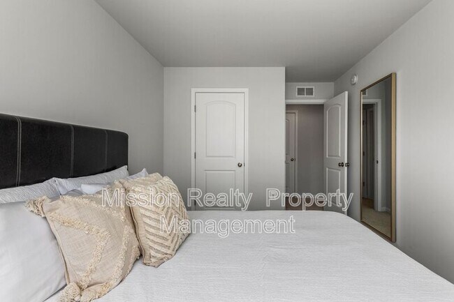 Building Photo - 5535 Wenrich Dr