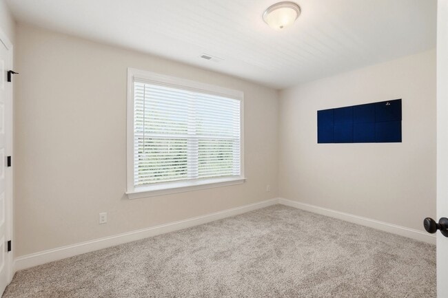 Building Photo - Stunning Home with Main-Level Bedroom, Gourmet Kitchen