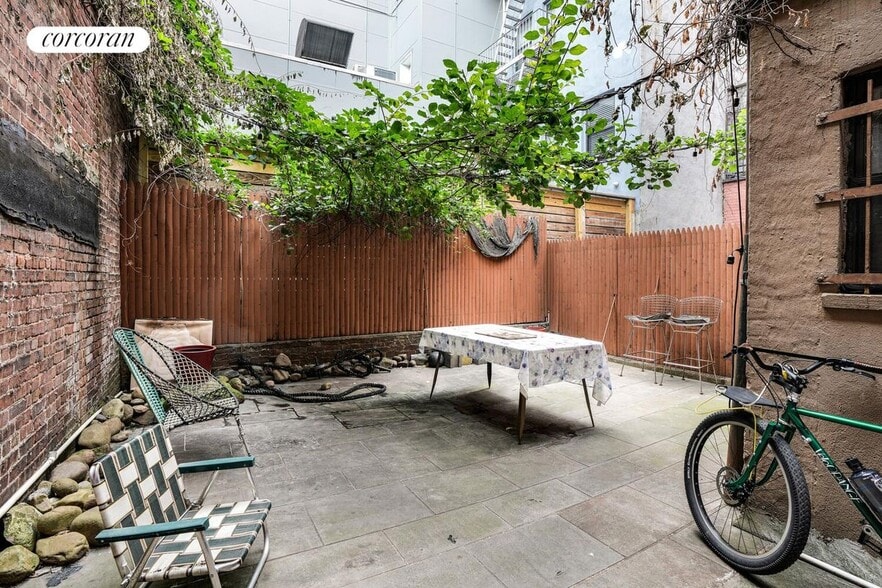 Primary Photo - 2032 5th Ave