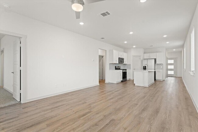 Building Photo - 523 Millbrook Blvd