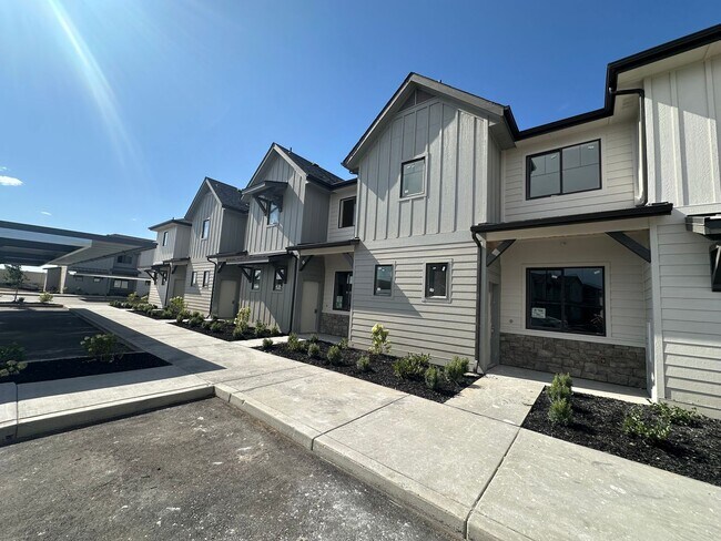 Building Photo - 4095 S Lone Pne Wy