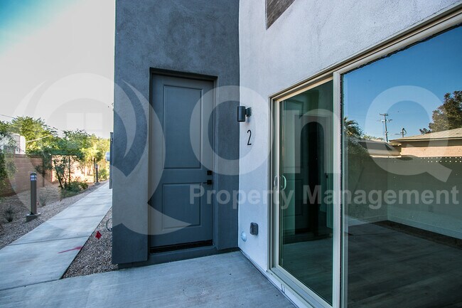 Building Photo - 1443 E Osborn Rd
