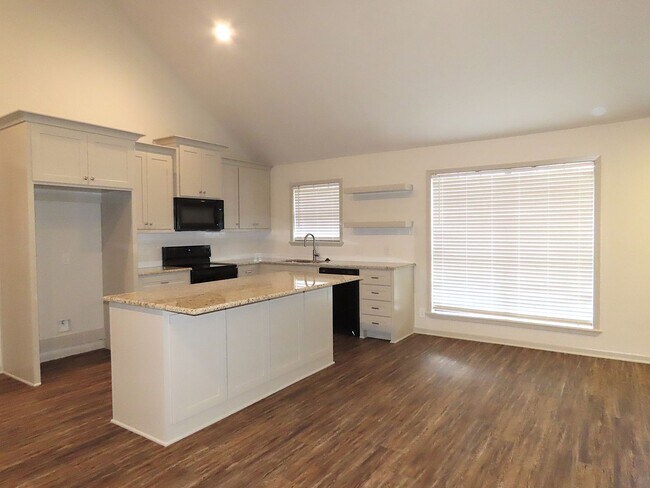 Building Photo - Remodeled in 2024! Gorgeous 3 Bdrm., 2 Bath Duplex in Whitehouse ISD!