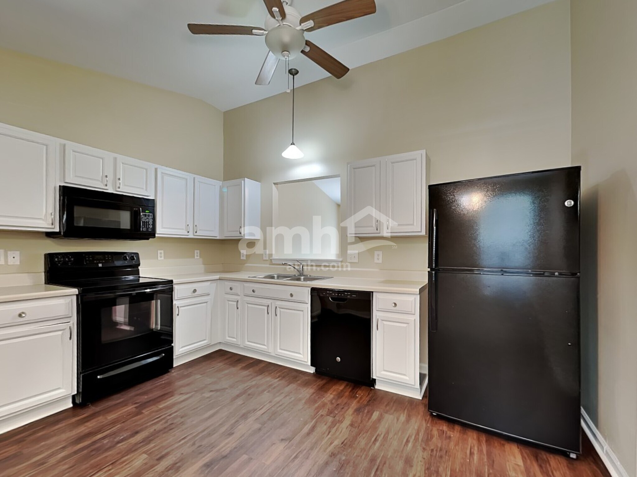 Building Photo - 224 N Fuquay Springs Ave