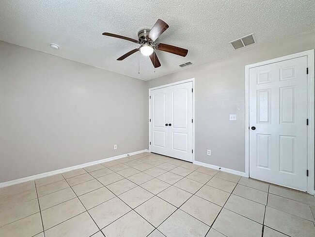 Building Photo - Charming 3-Bedroom Rental in Poinciana