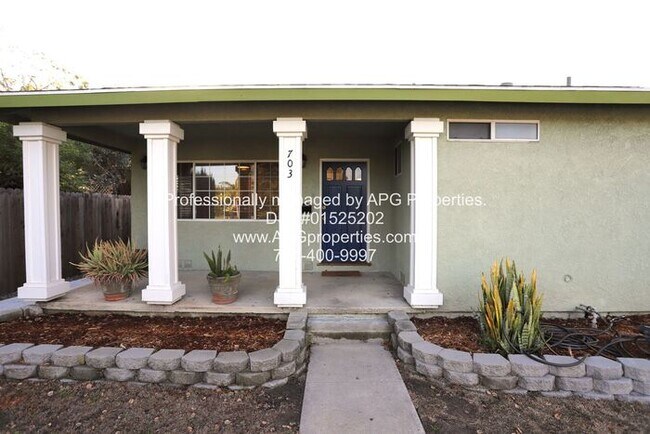 Building Photo - Newly renovated 3 bedroom / 2 bathroom hou...