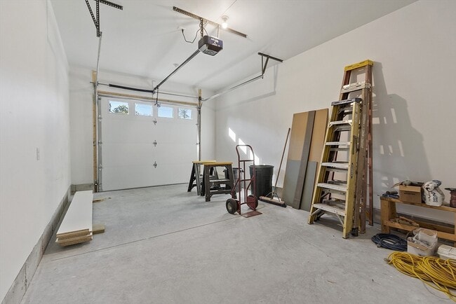 Building Photo - 18 Buttonwood Pl