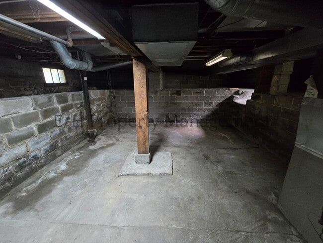 Building Photo - 615 S Volutsia Ave