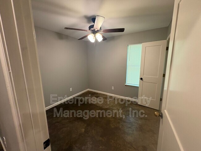 Building Photo - 3187 E Shirley Cir