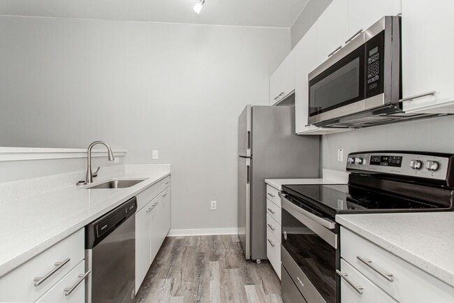 Building Photo - 1 Bedroom, 1 Bath Condo!