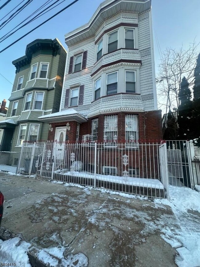 Building Photo - 429 18th Ave