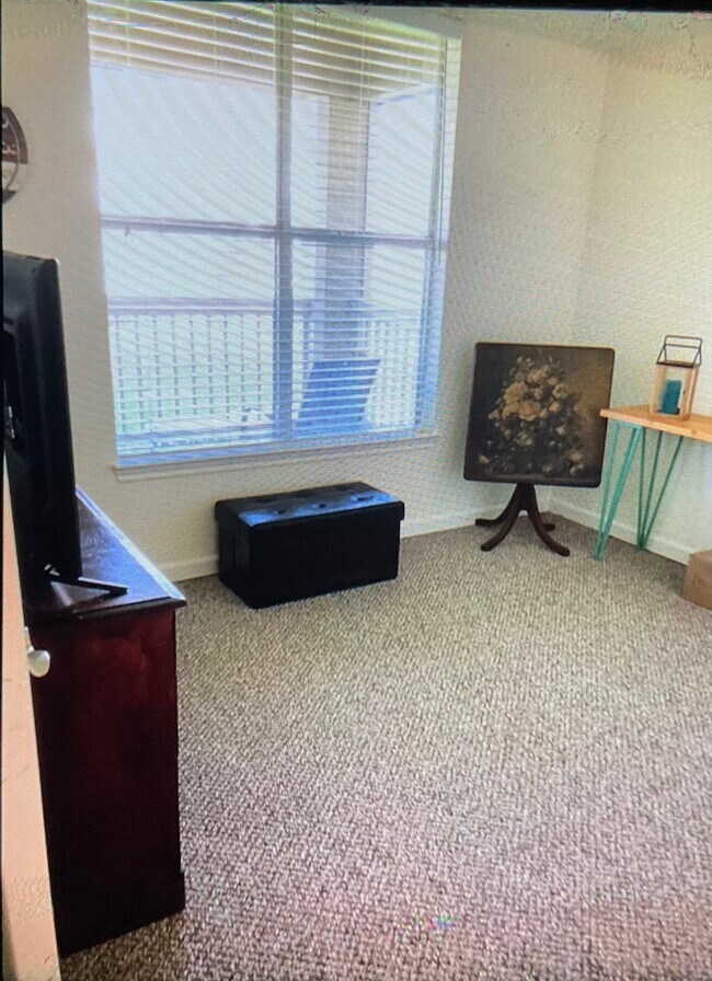 Building Photo - 6021 Castlegate Dr W