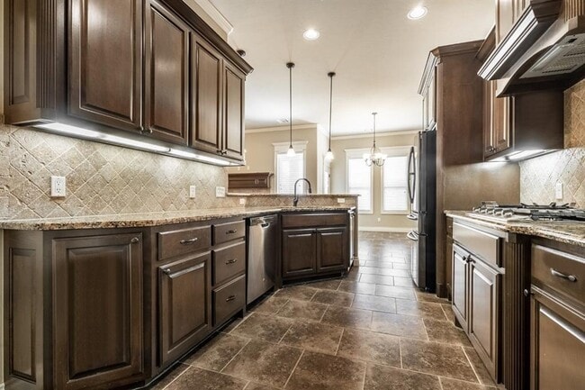 Building Photo - 4104 SE 38th St