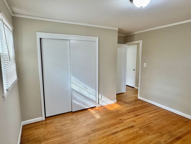 Building Photo - Charming 3-Bedroom Home with Cozy Living Spaces!