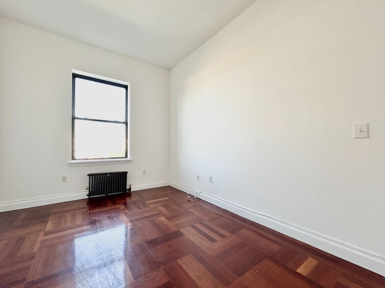 Building Photo - 607 W 137th St