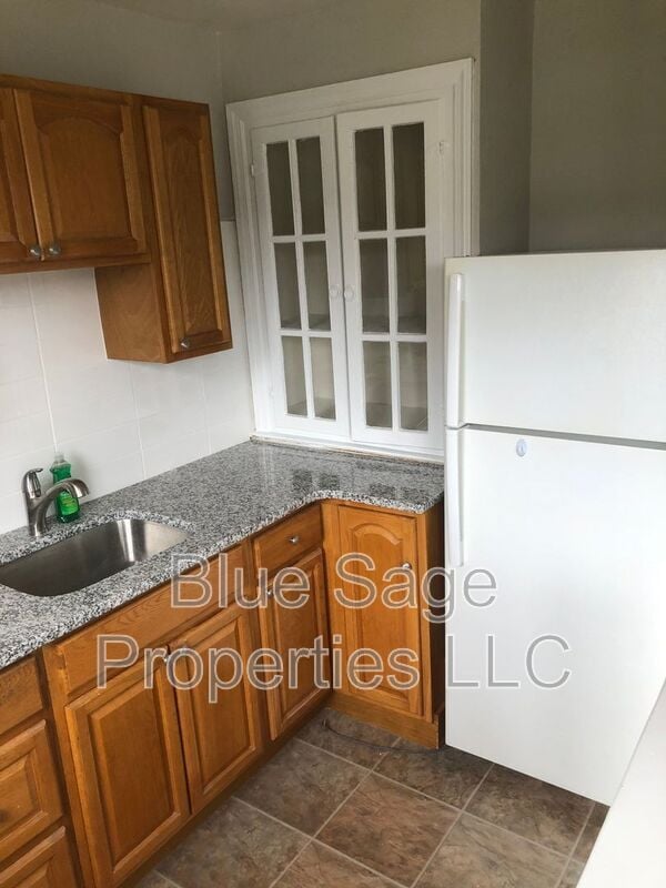 Building Photo - 813 Windermere Ave