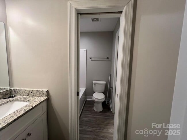 Building Photo - 1086 20th St NE