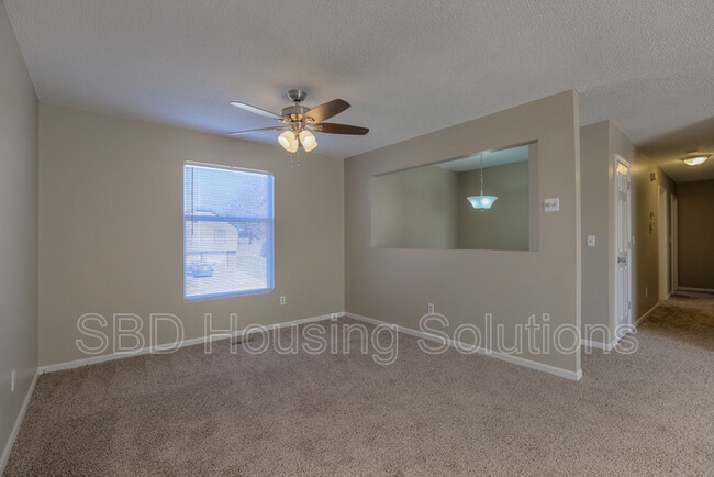 Building Photo - 1129 NE Bryco Dr