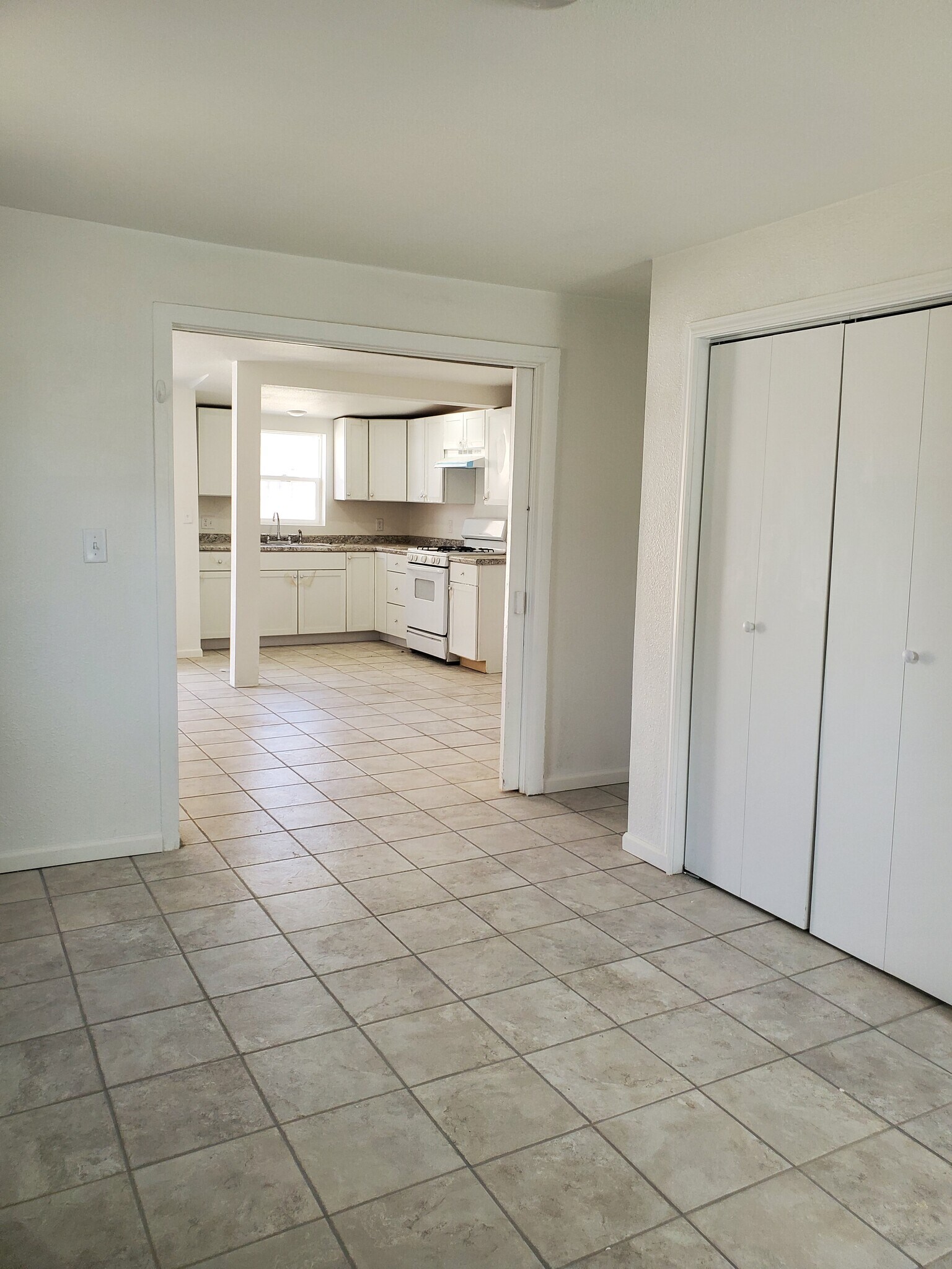 Building Photo - 502 S 1st St