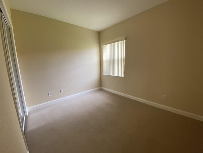 Building Photo - 452 Cinnamon Dr