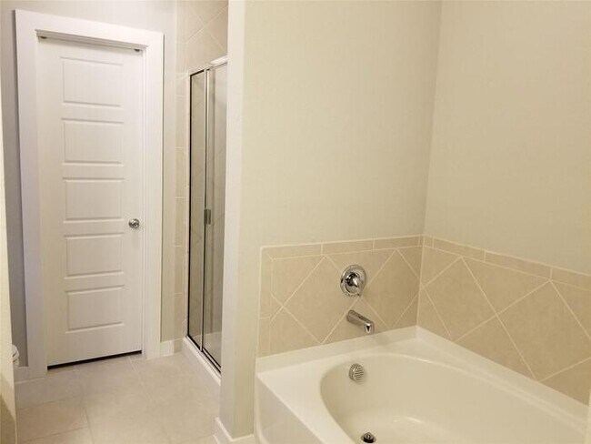 Building Photo - Stunning 5 beds 3 baths in Fort Worth!