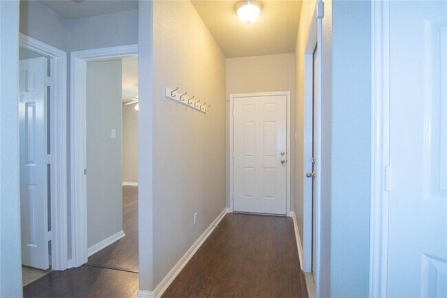 Building Photo - 504 Comal Run