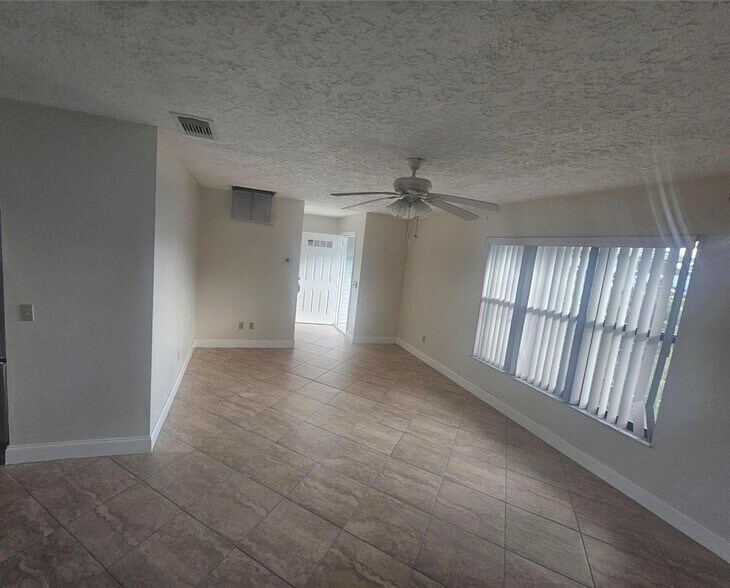 Building Photo - 1019 SW Aurelia Ave