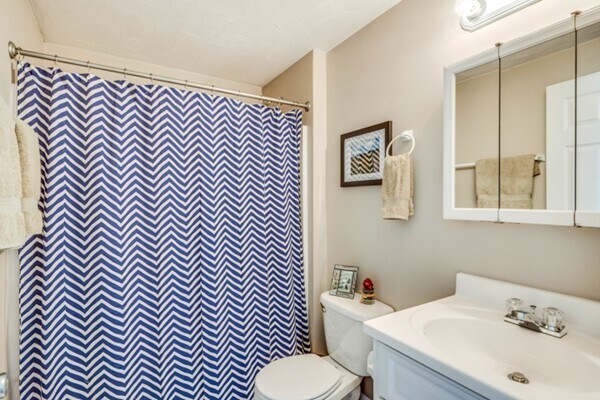 Building Photo - 37 Parker St