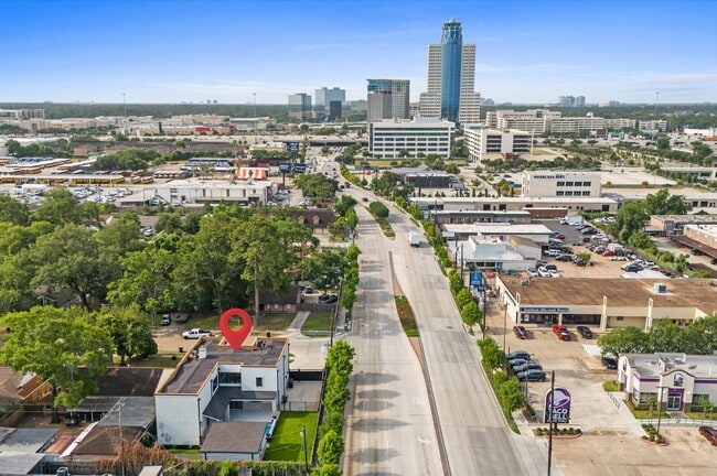 Building Photo - 10070 Cedardale Dr