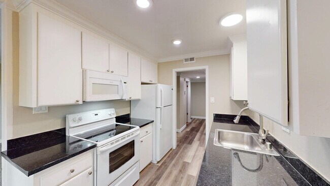 Building Photo - 829 Las Gallinas Ave