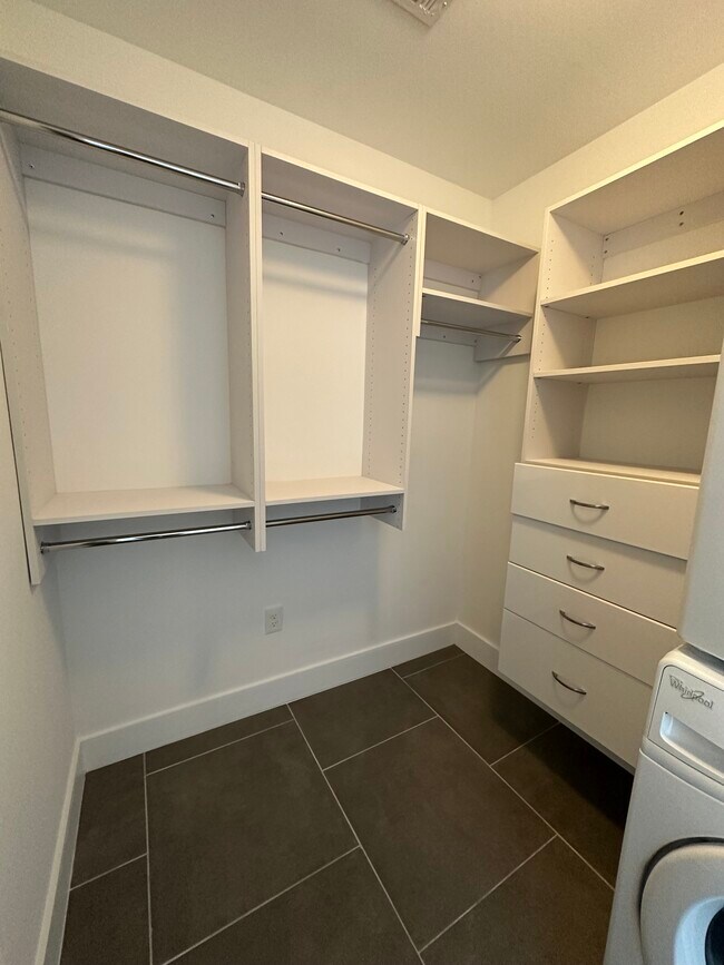 Building Photo - 235 NE 29th St