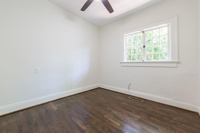 Building Photo - 536 Boulevard Pl NE