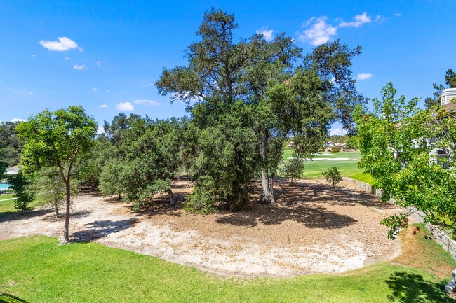 Building Photo - 31 Oak Knolls