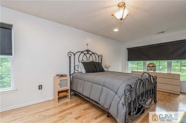 Building Photo - 115 Chariot Ct