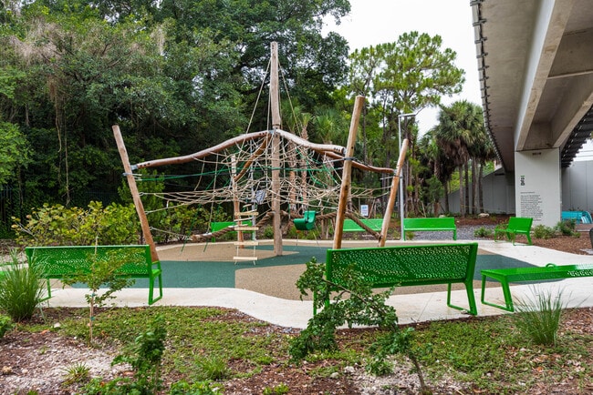 Building Photo - 1723 SW 2nd Ave