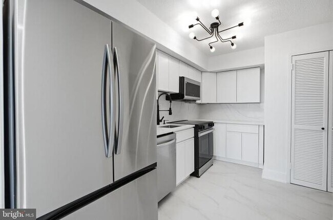 Building Photo - 1808 Old Meadow Rd