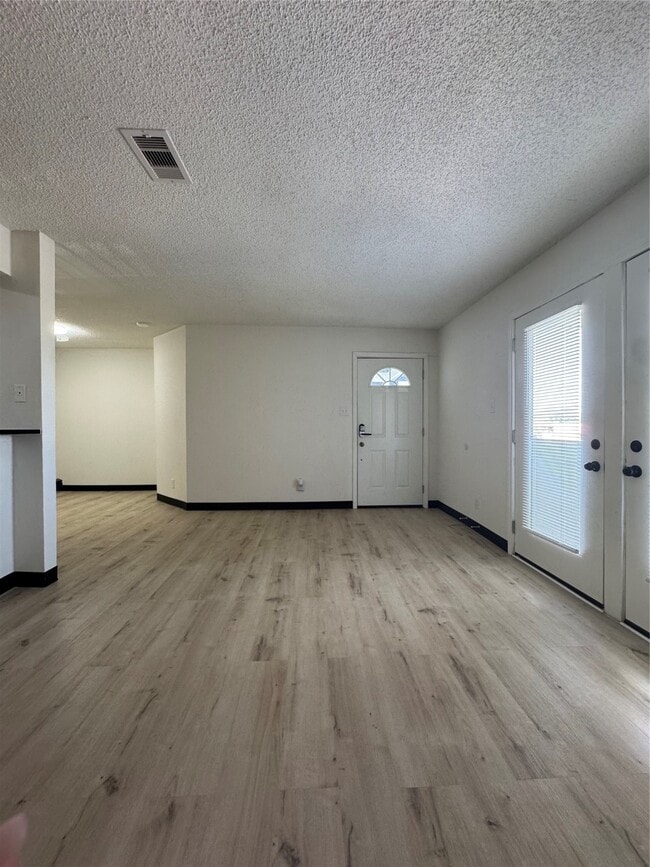 Building Photo - 1319 Brenda Ln