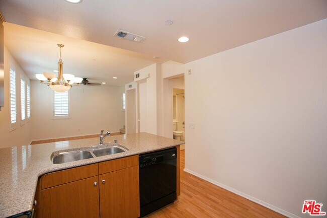 Building Photo - 720 S San Fernando Blvd
