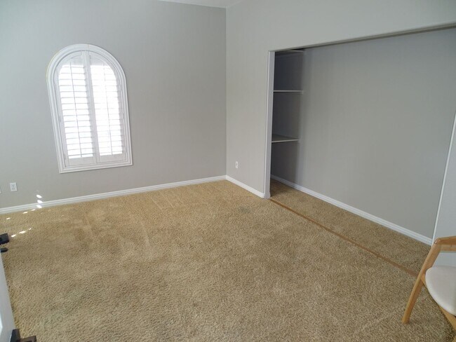 Building Photo - West Summerlin 5 Bedroom, Bed & Full Bath 1st Floor, Beauty