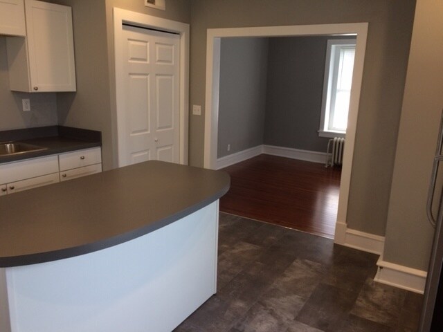 Building Photo - 1000 W 28th St