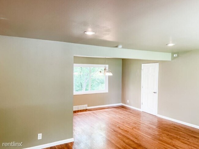 Building Photo - 3 br, 1 bath House - 139 Embassy Ln.