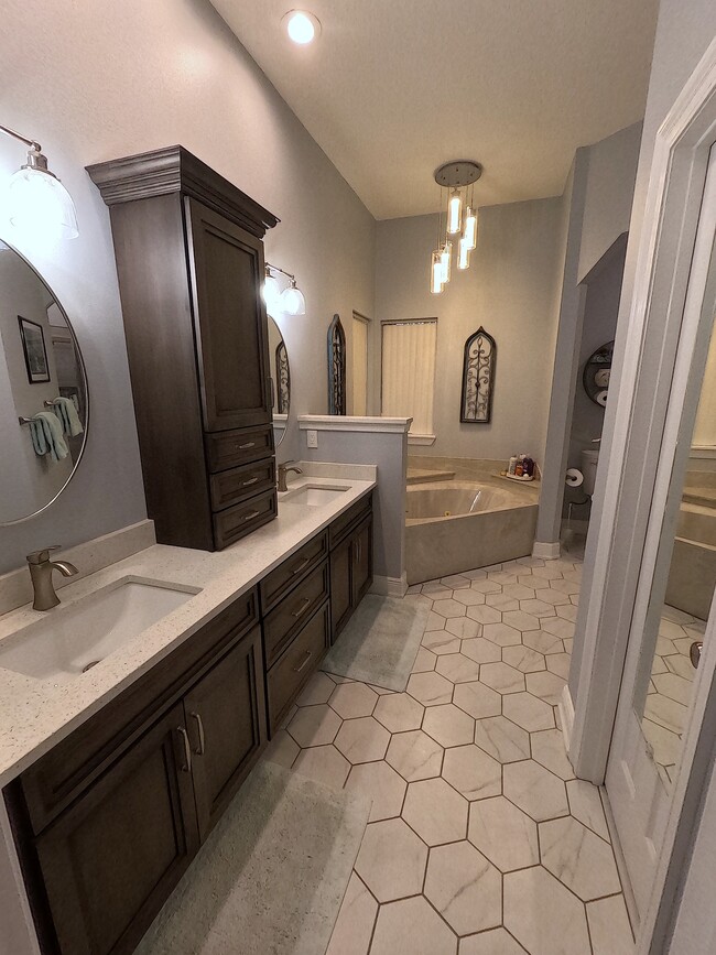 Building Photo - 998 Fay Dr