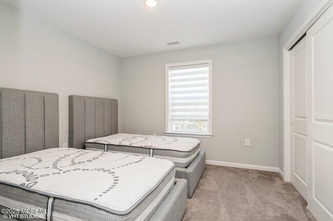 Building Photo - 2019 Oakhurst Pkwy