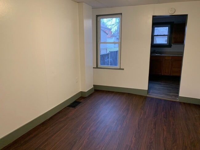 Building Photo - 2 Bedroom Home in Carlisle