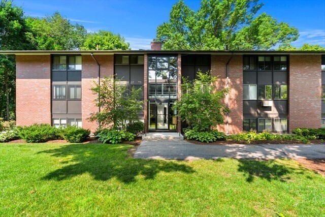 Building Photo - 8 Longwood Dr