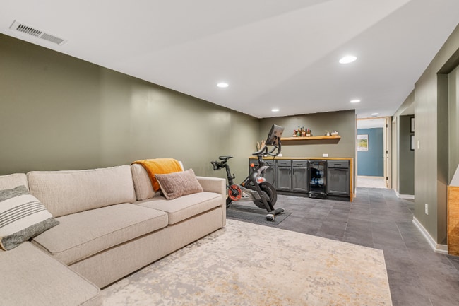 Building Photo - 2425 Cavell Ave S