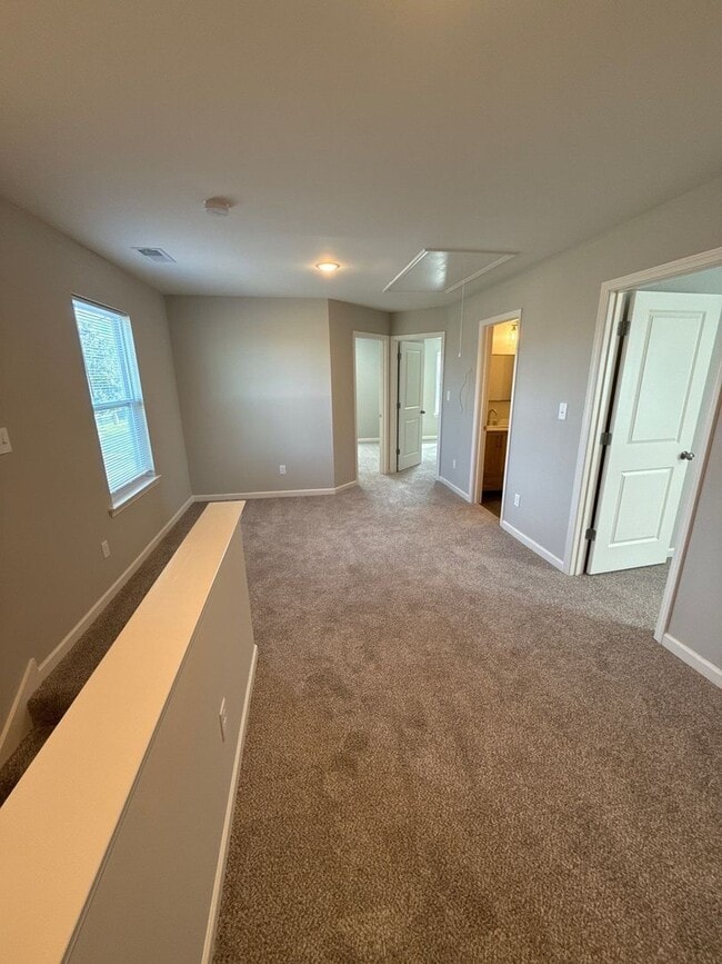 Building Photo - 1046 Greenlaw Ave