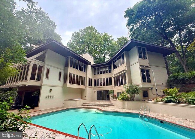 Building Photo - 1325 Darnall Dr