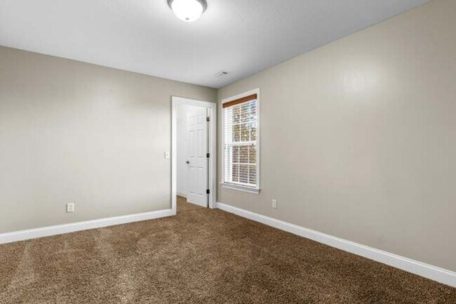 Building Photo - Spacious 4BR House in Ooltewah